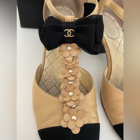 Chanel Women's Tan and Black Heels - Picture 2 of 6